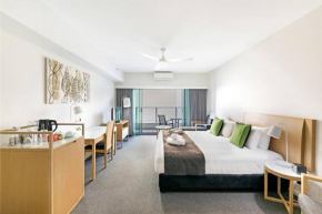 Resort-Style Sister Studios - Double Delight in the CBD Darwin
